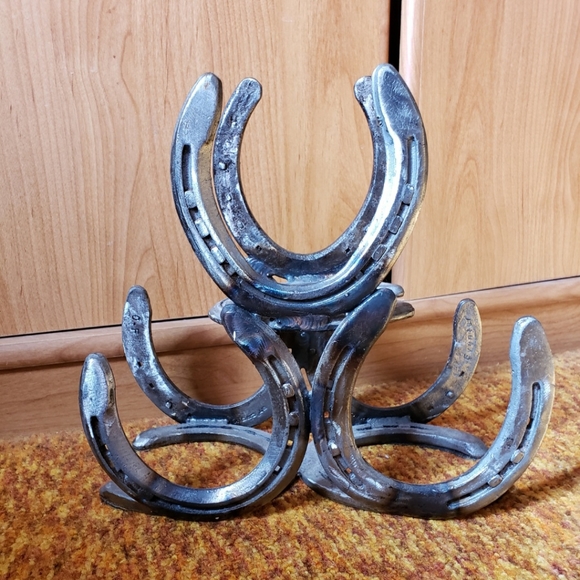 Horseshoe wine bottle holder - Picture 1 of 2